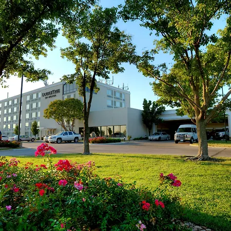 Doubletree By Hilton Wichita Airport Hotel